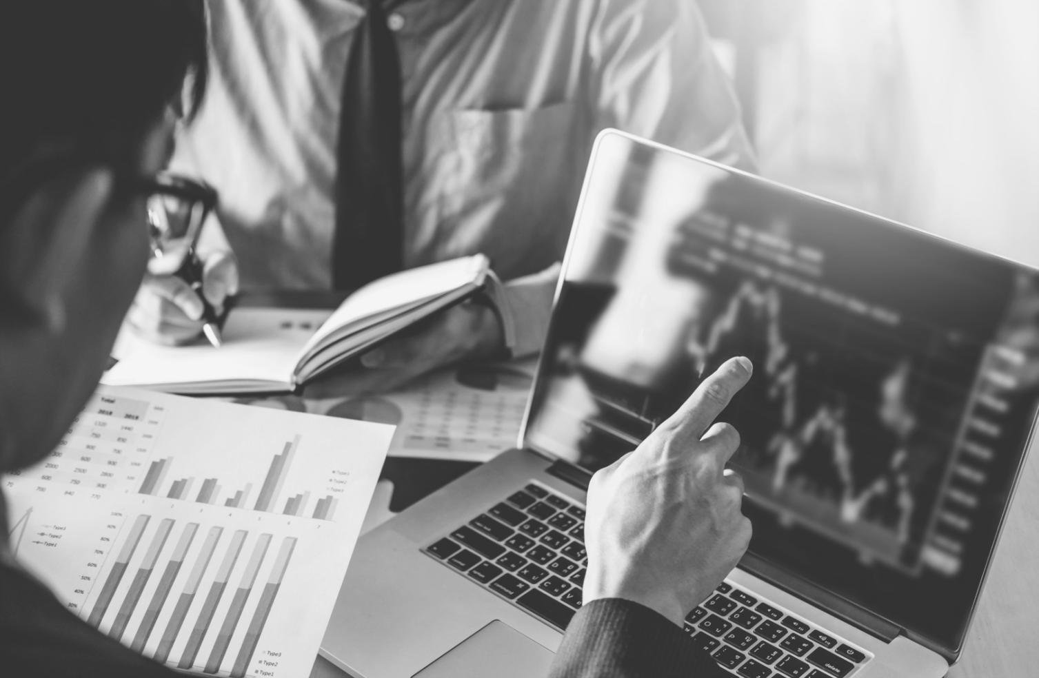 Salle de formation Ivonaralux équipée pour les sessions d'apprentissage en finance personnelle